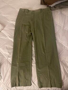 Men's green  Chino Pants - Tailored Everyday Fit
